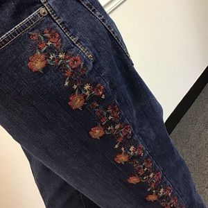 Gloria Vanderbilt Womens Amanda slimming Denim 16P blue jeans Floral Embroidery